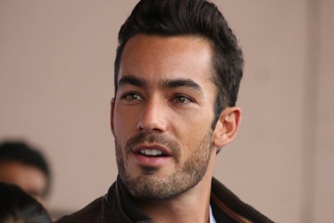 En la secundaria, se fue a vivir a San Francisco, Estados Unidos, donde empieza a trabajar como modelo.