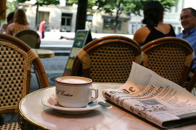 El café disminuye los riesgos de padecer cirrosis. Diversos estudios han demostrado que el café puede disminuir las posibilidades de padecer esta enfermedad hasta en un 80 por ciento.