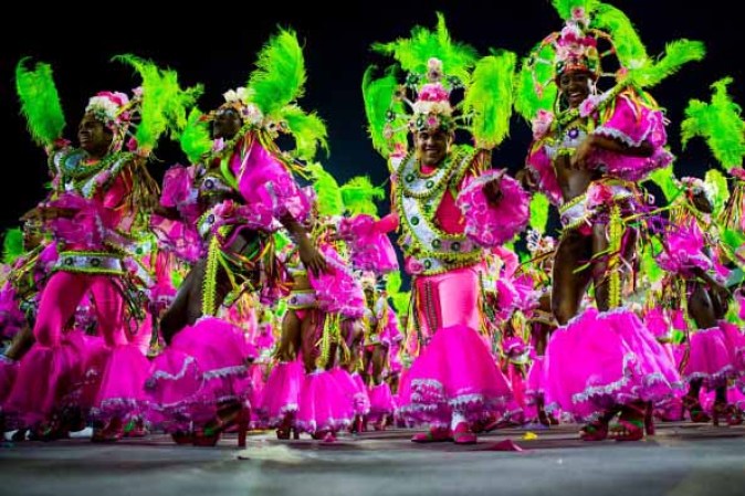 Desde África resonó la batucada que se expande en la tierra carioca con el carnaval de Rio de Janeiro el mayor espectáculo al aire libre del mundo.