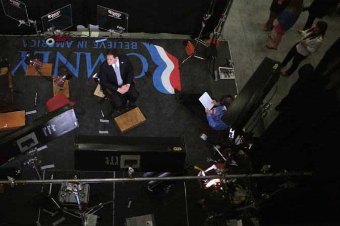 El senador Marco Rubio de Florida en espera para ser entrevistado por la prensa.