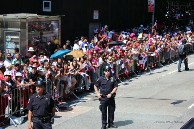 Llenos de alegría y a ritmo de tambor, güira y guitarra, los dominicanos hicieron tronar a la Gran Manzana en su desfile de Manhattan 2013.