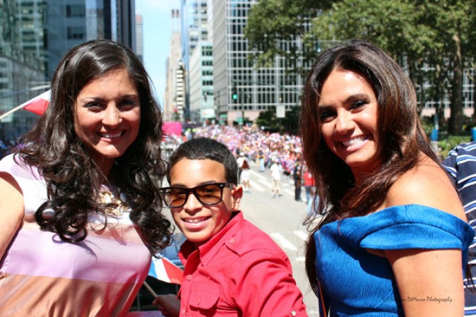 Llenos de alegría y a ritmo de tambor, güira y guitarra, los dominicanos hicieron tronar a la Gran Manzana en su desfile de Manhattan 2013.