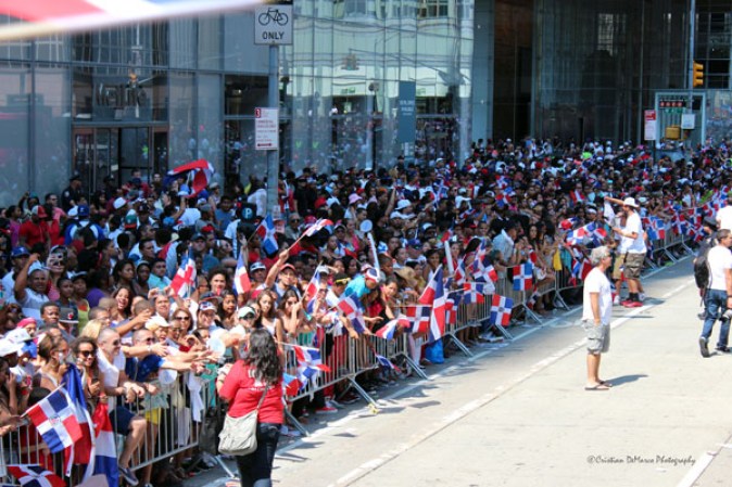 Llenos de alegría y a ritmo de tambor, güira y guitarra, los dominicanos hicieron tronar a la Gran Manzana en su desfile de Manhattan 2013.