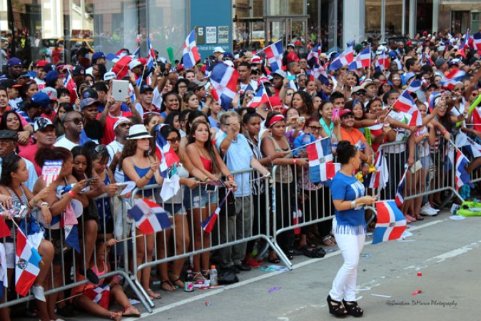 Llenos de alegría y a ritmo de tambor, güira y guitarra, los dominicanos hicieron tronar a la Gran Manzana en su desfile de Manhattan 2013.