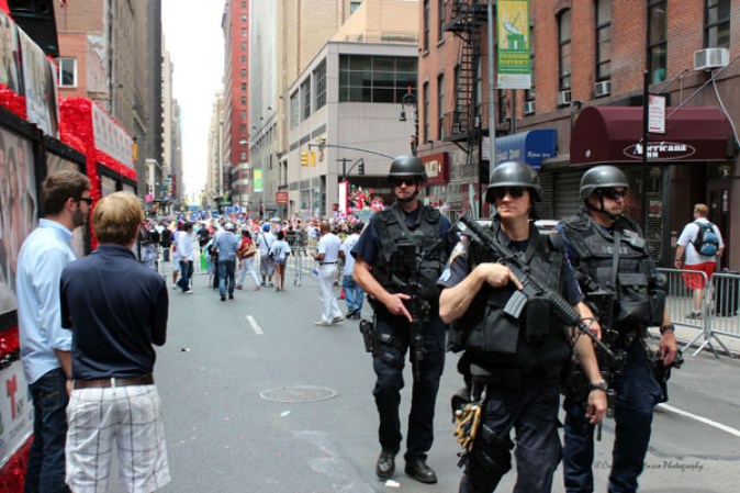 Llenos de alegría y a ritmo de tambor, güira y guitarra, los dominicanos hicieron tronar a la Gran Manzana en su desfile de Manhattan 2013.