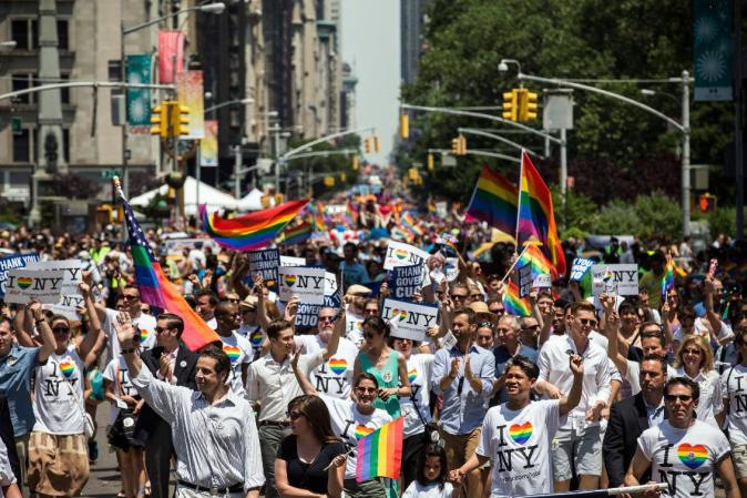 Miles de manifestantes se dieron cita a Nueva York, para celebrar el Desfile del Orgullo Gay, que se celebra todos los años la lujosa Quinta Avenida de Manhattan.