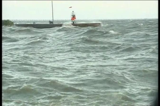 Residentes de las comunidades costeras desde Luisiana a Misisipi aseguraron sus casas, automóviles y barcos. Muchos de los no evacuados, pedían rescate.