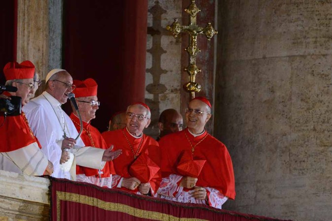 Creció en la capital argentina y fue ahí donde comenzó a estudiar y se diplomó como técnico químico, pero poco después eligió el sacerdocio, decisión que le hizo acceder al seminario del barrio bonaerense Villa Devoto.
