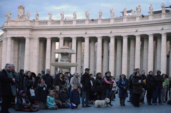 En la homilía, el Papa destacó también que cuando los fieles caminan sin la Cruz, edifican sin la Cruz y profesan sin la Cruz, "no somos discípulos del Señor".
