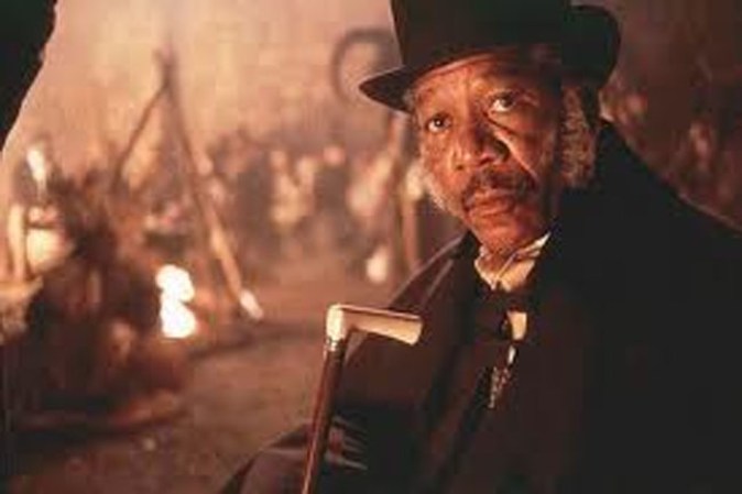 El cineasta estadounidense Steven Spielberg filmó varias escenas de su película "Amistad" (1997) en el castillo San Felipe del Morro, en el Viejo San Juan, y en un campo de golf en Río Grande.