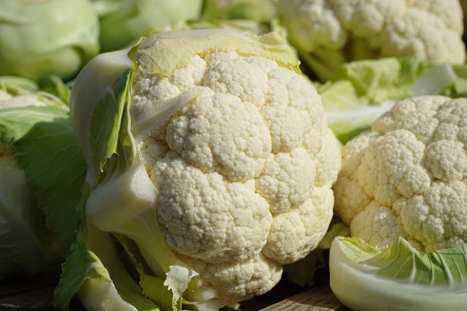 El placer de un buen puré puedes tenerlo sin la culpa de los carbohidratos de la papa, preparando una versión de puré de papa de coliflor.