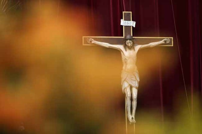 VATICAN CITY, VATICAN - MARCH 31: A general view of a crucifix as Pope Francis appears prior to delivering his first 'Urbi et Orbi' blessing from the balcony of St. Peter's Basilica during Easter Mass on March 31, 2013 in Vatican City, Vatican. Pope Francis delivered his message to the gathered faithful from the central balcony of St. Peter's Basilica in St. Peter's Square after his first Holy week as Pontiff. (Photo by Christopher Furlong/Getty Images)