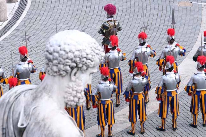 VATICAN CITY, VATICAN - MARCH 31: Swiss guards perform ceremonial duties during Holy Easter Mass held by Pope Francis in St. Peter's square on March 31, 2013 in Vatican City, Vatican. Pope Francis will deliver his message to the gathered faithful from the central balcony of St. Peter's Basilica in St. Peter's Square after his first Holy week as Pontiff. (Photo by Franco Origlia/Getty Images) (Photo by Franco Origlia/Getty Images)