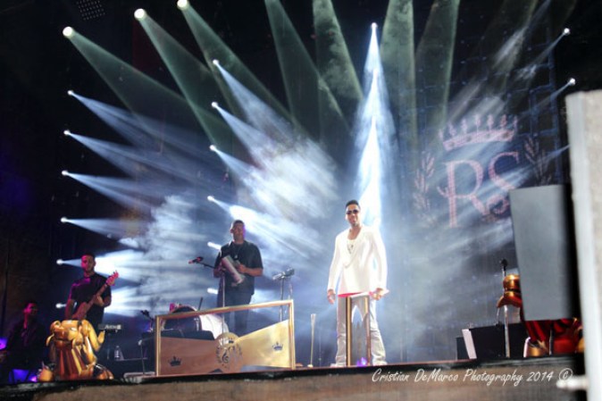 14 DE JULIO, 2014: Romeo Santos, “El Rey de la Bachata” demostró el verdadero poder de un latino superado, tras vender por completo el estadio de los Yankees en Nueva York dos noches consecutivas.