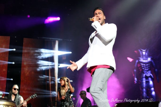 Imágenes del concierto histórico de Romeo Santos “El Rey de la Bachata” en el Yankee Stadium de Nueva York.