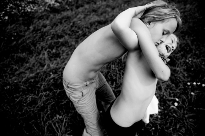 9 de julio 2013. Hannah y Alena, dos hermanas que viven en una aldea rural de Merkenbrechts, Austria. Foto CARLA KOGELMAN