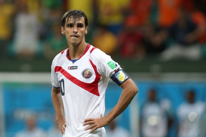 El guardameta tapó los remates de Bryan Ruiz (en foto) y Michael Umaña, y los holandeses se impusieron 4-3 en la definición desde los 12 pasos.