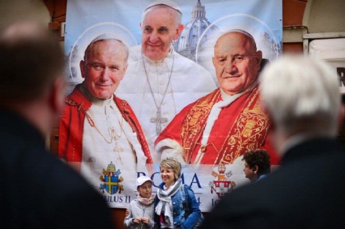La canonización de Juan Pablo II (1920-2005) culminó en un tiempo récord, mientras que en el caso de Juan XXIII (1881-1963) fue el papa Francisco quien anunció, en julio del año pasado, que sería proclamado santo sin esperar a un segundo milagro, en una decisión inédita en la Iglesia.