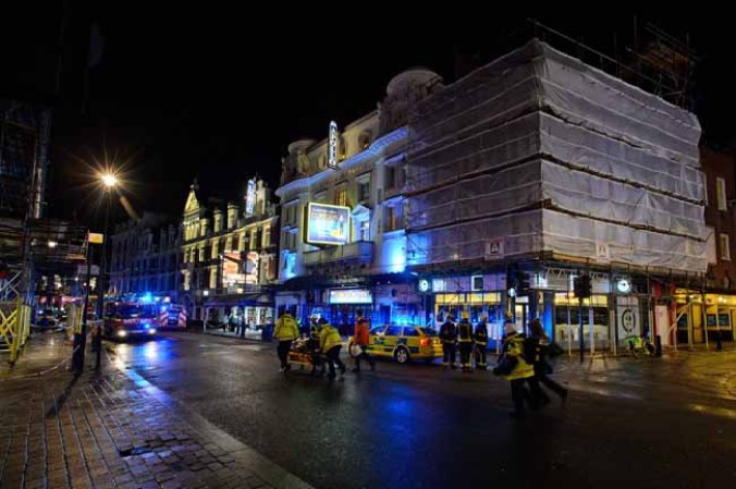 Pesadilla en Londres por el derrumbe del techo de un teatro.
