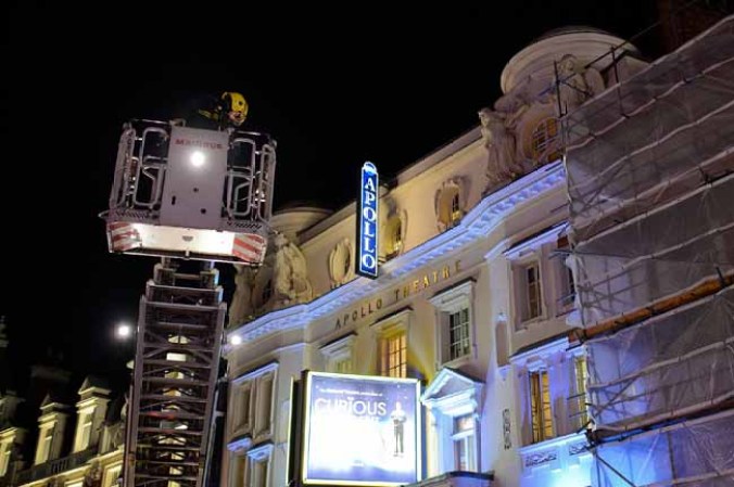 Pesadilla en Londres por el derrumbe del techo de un teatro.