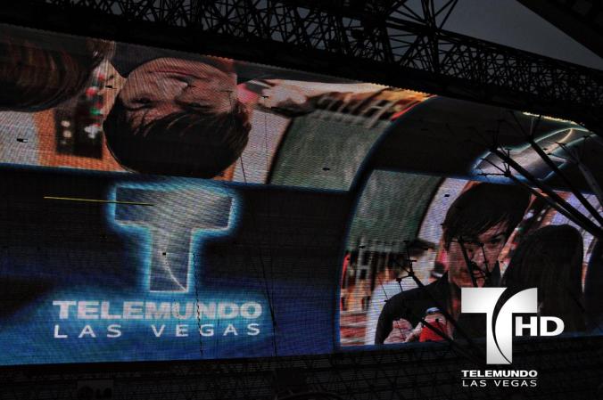 Continúa viendo las imágenes del gran concierto de Beto Cuevas.