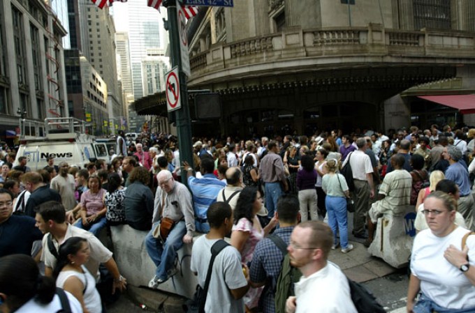 La ciudad de Nueva York recordó el apagón masivo que dejó a la capital del mundo a oscuras en el 2003, causando pánico y un caos masivo.