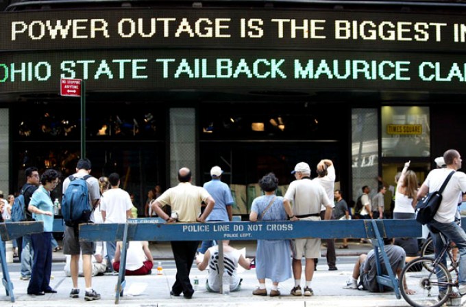 La ciudad de Nueva York recordó el apagón masivo que dejó a la capital del mundo a oscuras en el 2003, causando pánico y un caos masivo.