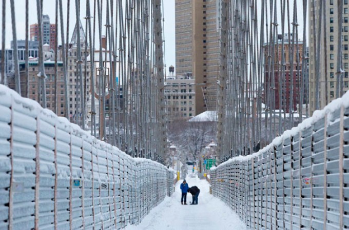 Efectos de una poderosa tormenta en el área tri-estatal de Nueva York, que dejó a su paso más de un pie de nieve.