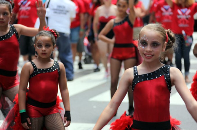 Miles de boricuas acapararon las calles de la Quinta Avenida de Nueva York, donde celebraron unidos y por todo lo alto el orgullo puertorriqueño.