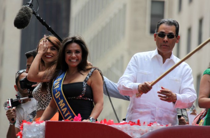 Miles de boricuas acapararon las calles de la Quinta Avenida de Nueva York, donde celebraron unidos y por todo lo alto el orgullo puertorriqueño.