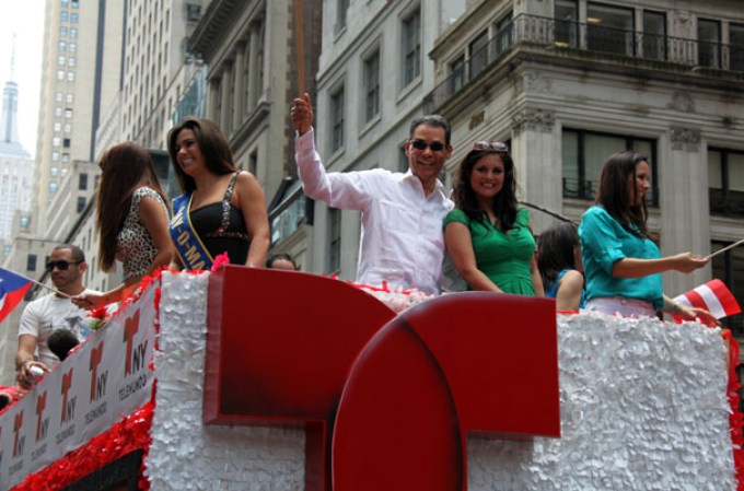 Miles de boricuas acapararon las calles de la Quinta Avenida de Nueva York, donde celebraron unidos y por todo lo alto el orgullo puertorriqueño.
