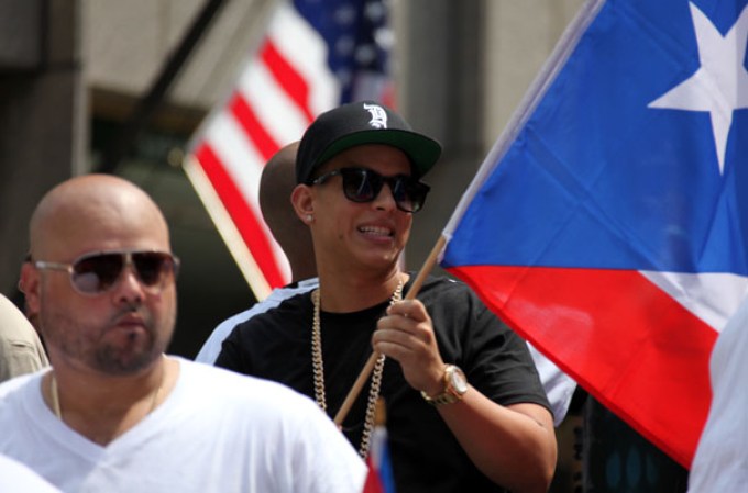 Miles de boricuas acapararon las calles de la Quinta Avenida de Nueva York, donde celebraron unidos y por todo lo alto el orgullo puertorriqueño.