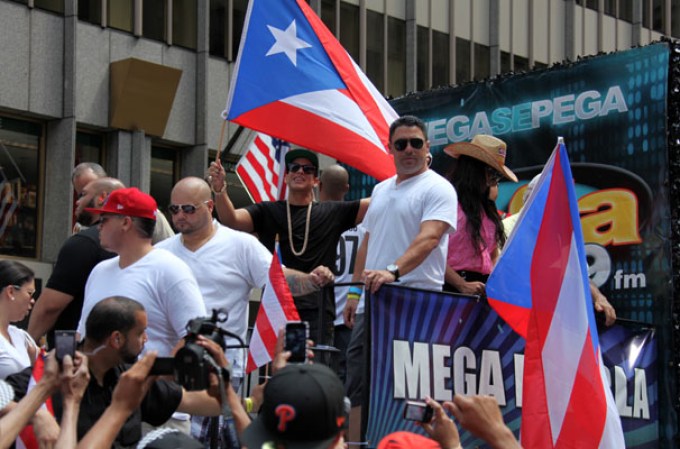 Miles de boricuas acapararon las calles de la Quinta Avenida de Nueva York, donde celebraron unidos y por todo lo alto el orgullo puertorriqueño.