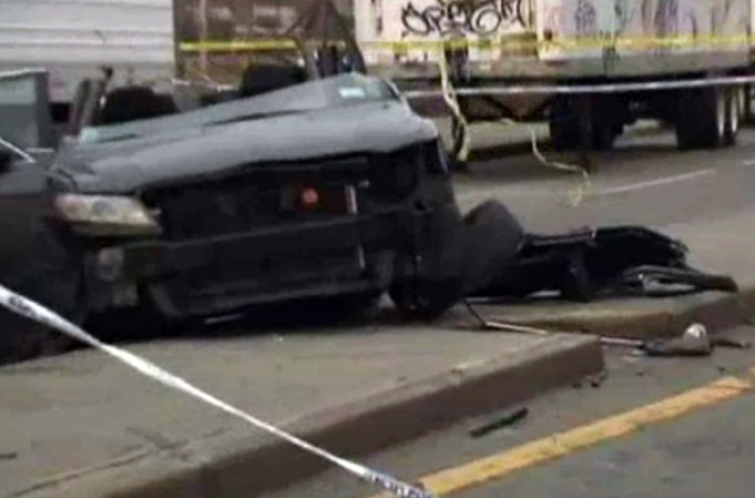 La mujer salió expulsada del auto debido al impacto y su esposo murió instantáneamente dentro del Toyota.