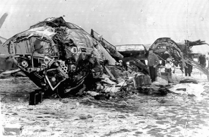 El equipo de fútbol Manchester United perdió ocho de sus jugadores el 6 de febrero de 1958 al estrellarse durante un despegue en Munich el avión en el que viajaba el "team" y muchos fanáticos. En total hubo 23 muertes.