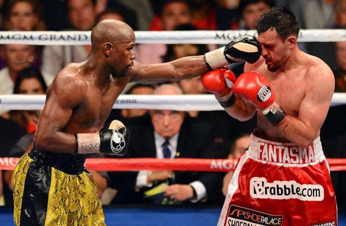 Aunque muchos consideran que Álvarez es el candidato menos indicado para enfrentarse a Mayweather Jr. porque tiene poca movilidad y se apoya más en el poder de sus golpes.