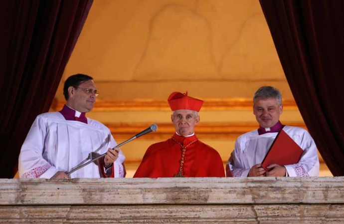 El cardenal Jean-Louis Tauran hizo el anuncio oficial desde el balcón de la Basílica de San Pedro. Jorge Mario Bergoglio fue el elegido.