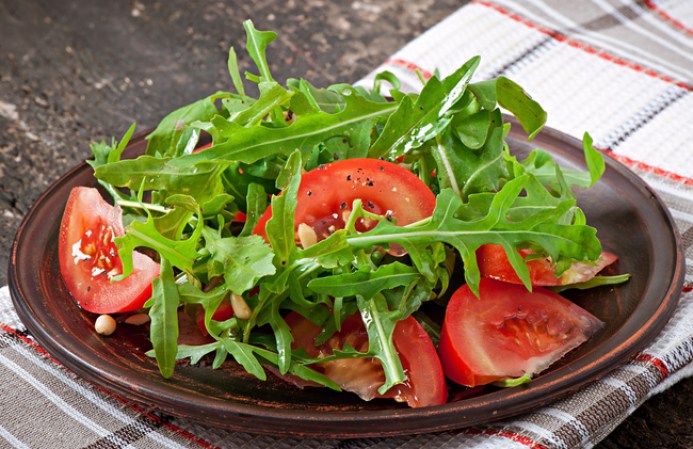 Procura solo agregar un ingrediente extra a tu ensalada verde, para que realmente te ayude a perder peso.