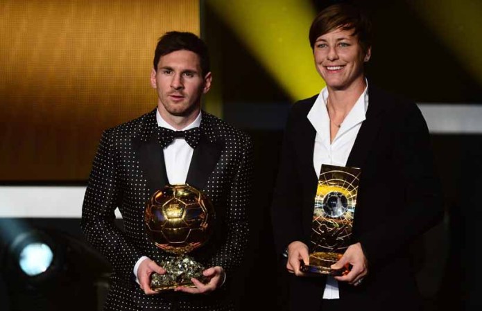 La estadounidense Abby Wambach (derecha) fue elegida la mejor jugadora del año, en tanto que el español Vicente del Bosque y la sueca Pia Sundhage fueron seleccionados los mejores técnicos.