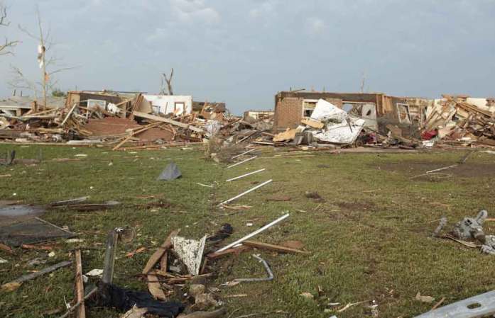 El estado de Oklahoma está de luto tras el paso de un descomunal sistema de tornados que ha costado decenas de vidas.