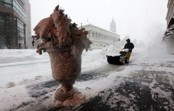 Efectos de una poderosa tormenta en el área tri-estatal de Nueva York, que dejó a su paso más de un pie de nieve.