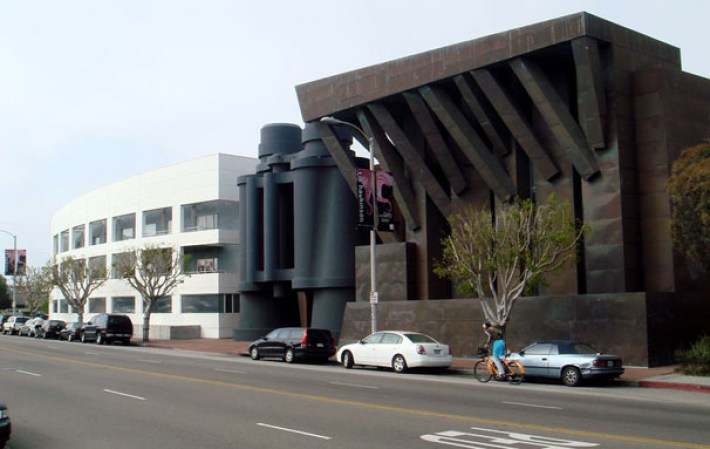 Chiat Day Building, en Venice - California.