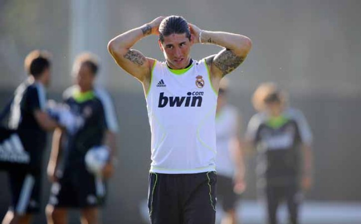 Sergio Ramos hace subir la temperatura del campo.