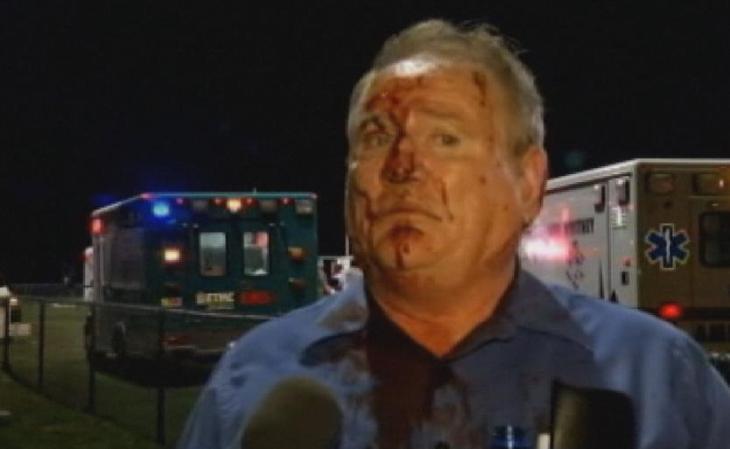 Un socorrista muestra en su rostro el significado de la tragedia.