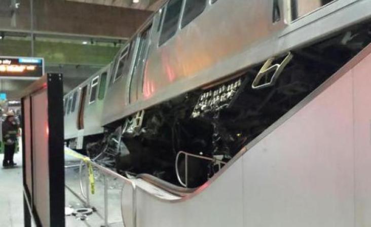 La estación del aeropuerto O'Hare estará cerrada de 12 a 24 horas. Autobuses de enlace transportan a los pasajeros al aeropuerto.