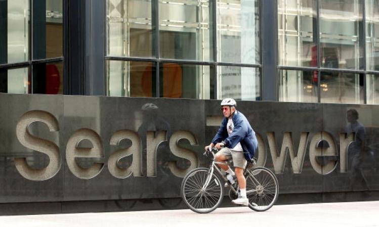 En el momento de su inauguración, fue el edificio más alto del mundo, sobrepasando el World Trade Center en Nueva York, y continuó siéndolo durante más de 20 años.