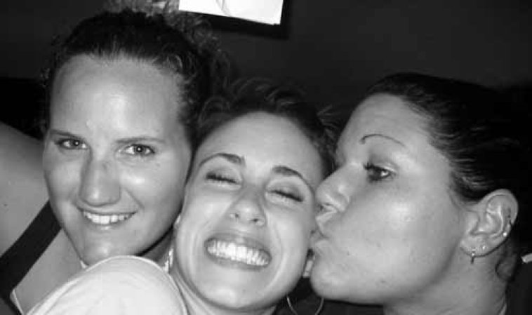 Fotos tomadas de la página que Casey Anthony mantenía en photobucket.com antes de ser juzgada y exonerada por la muerte de su hija Caley Anthony y que fueron consideradas como posible evidencia por la fiscalía.