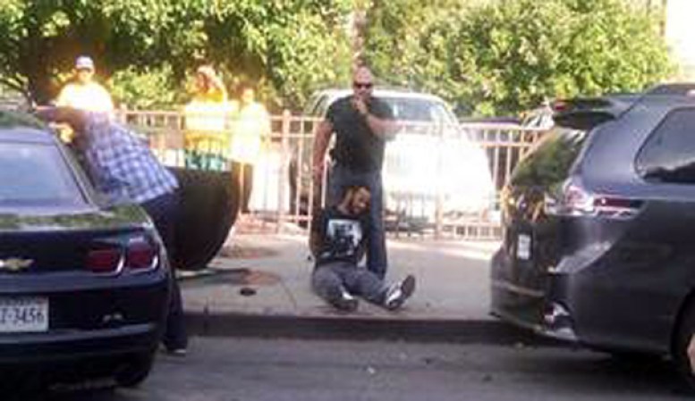 Un sospechoso, quien era perseguido por la policía, terminó estrellándose contra un autobús de la MTA repleto de pasajeros.