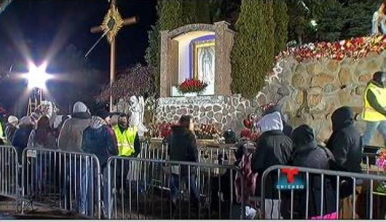 DES PLAINES, Illinois. Miles de fieles acuden cada 12 de diciembre al Cerrito del Tepeyac en Des Plaines para venerar a la Virgen de Guadalupe en su día.