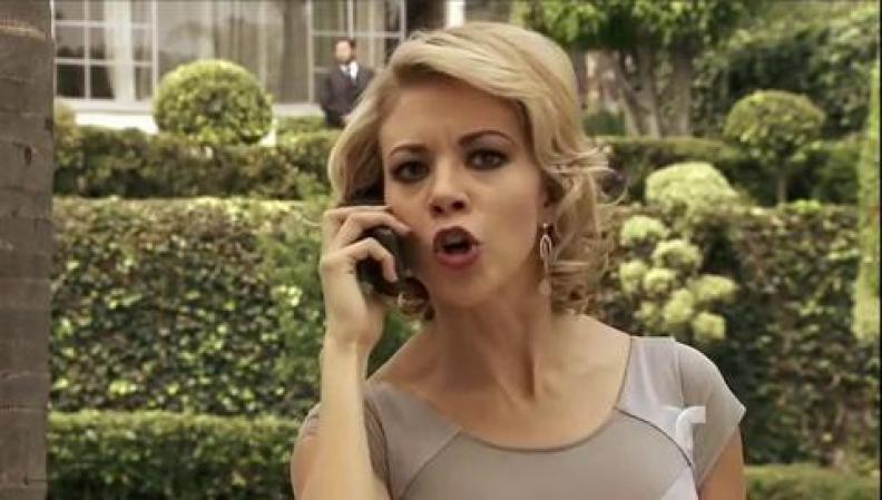 Mónica se pone furiosa con la llamada de Irina, quien le contó que Aurelio estuvo con ella.